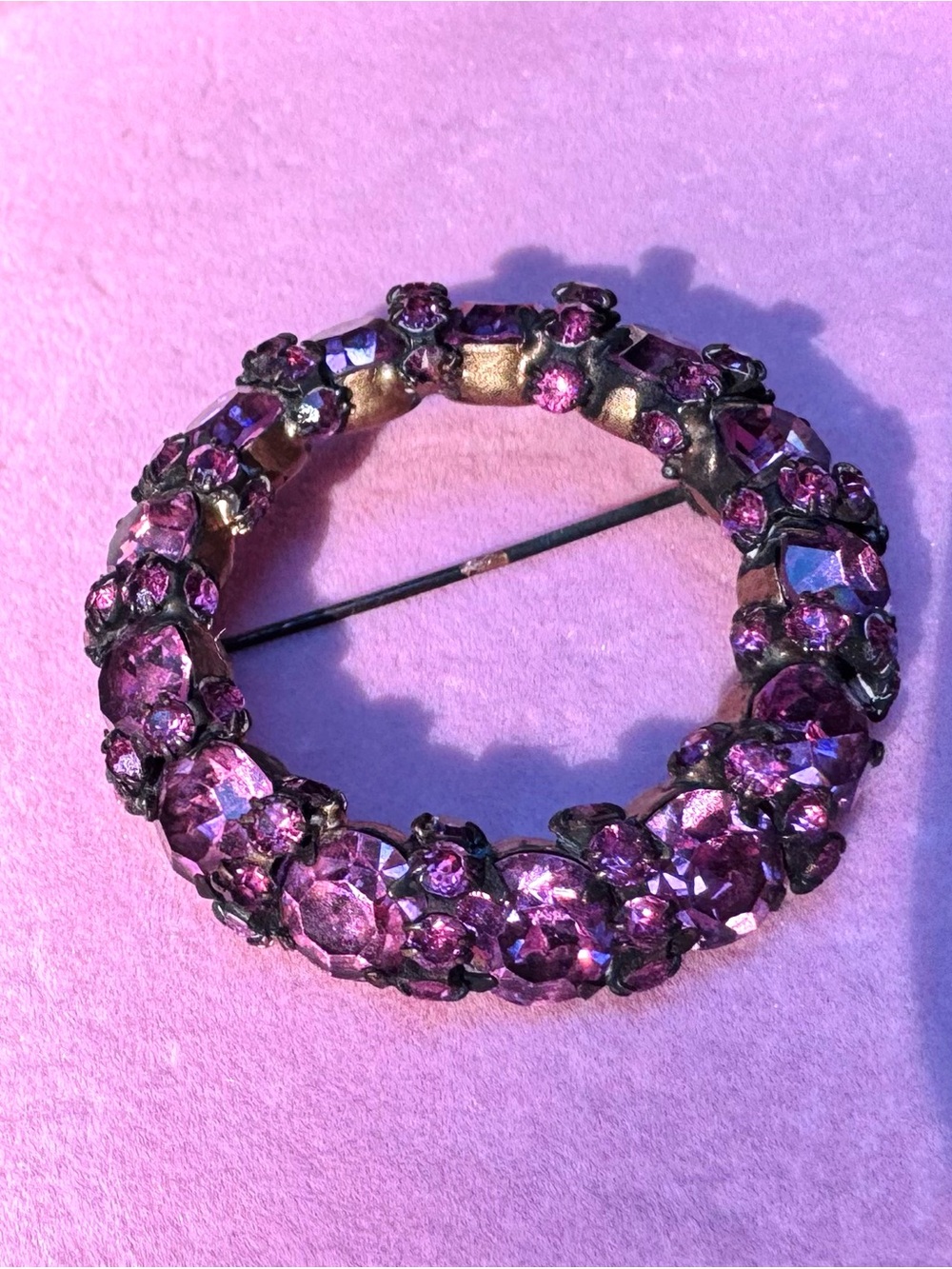 Vintage Signed Warner Crystal Wreath Brooch - Picture 6 of 11